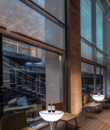 Стол светящийся квадратный на металическом основании 60х60х96 Стол светящийся квадратный на металическом основании 60х60х96